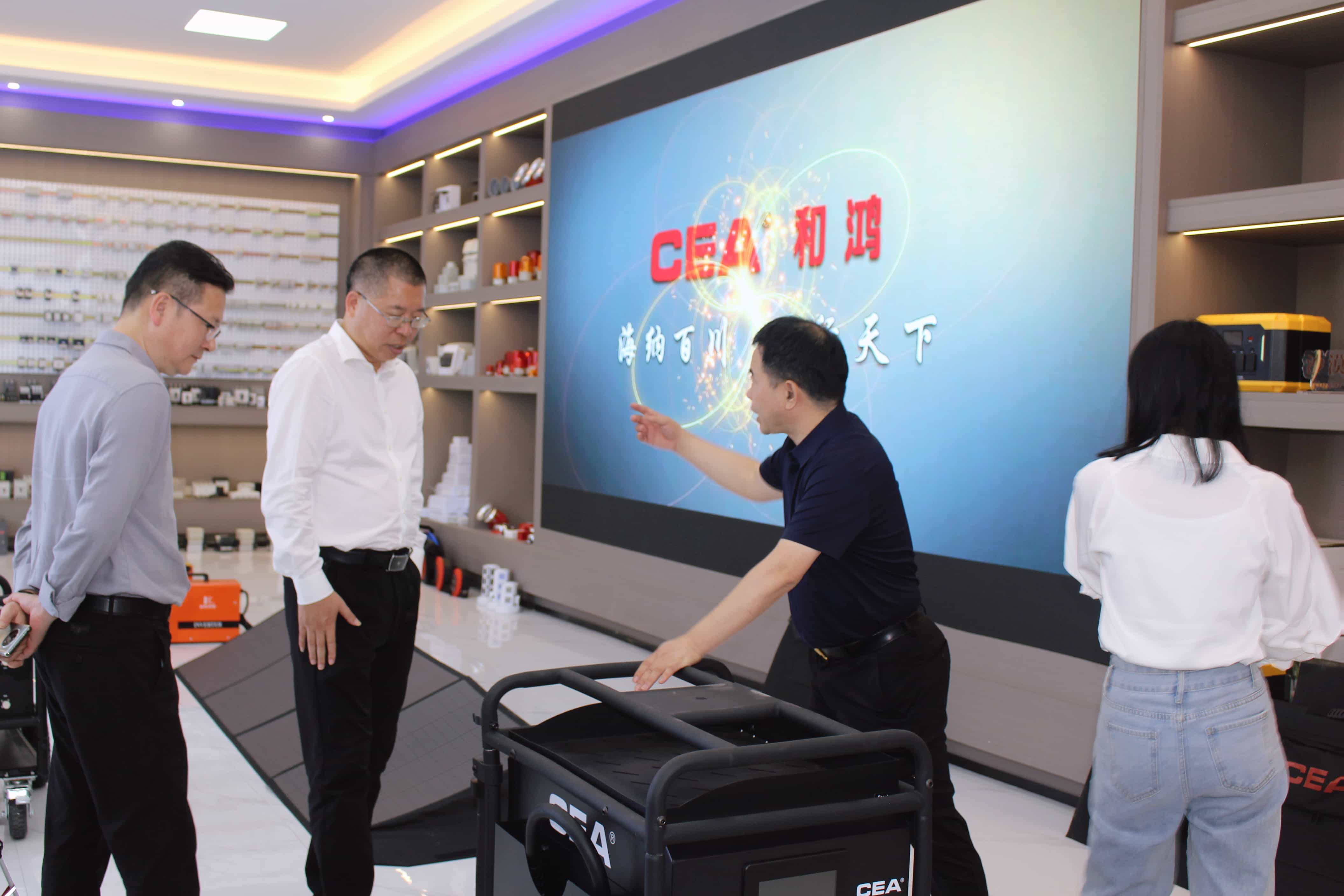 领宇国际：乐清市政协副主席章海根亲临我司走访
